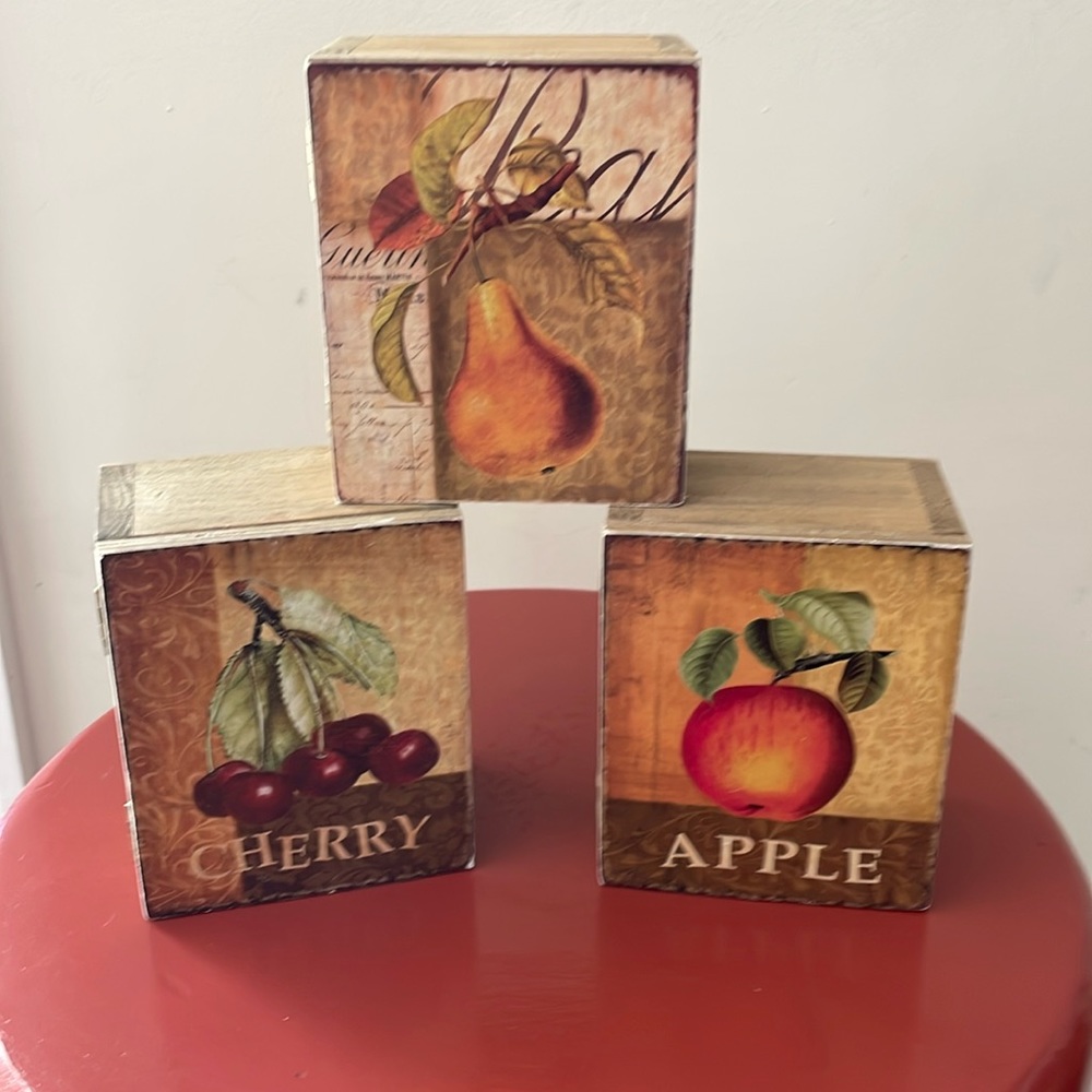Set of 3 decorative, mini boxes